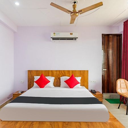 Capital O Harish Residency Hotel Gurgaon Exterior photo