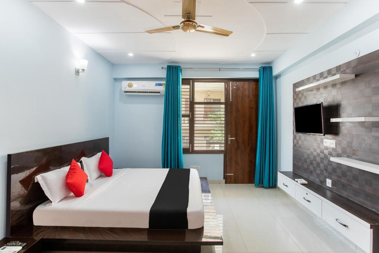 Capital O Harish Residency Hotel Gurgaon Exterior photo