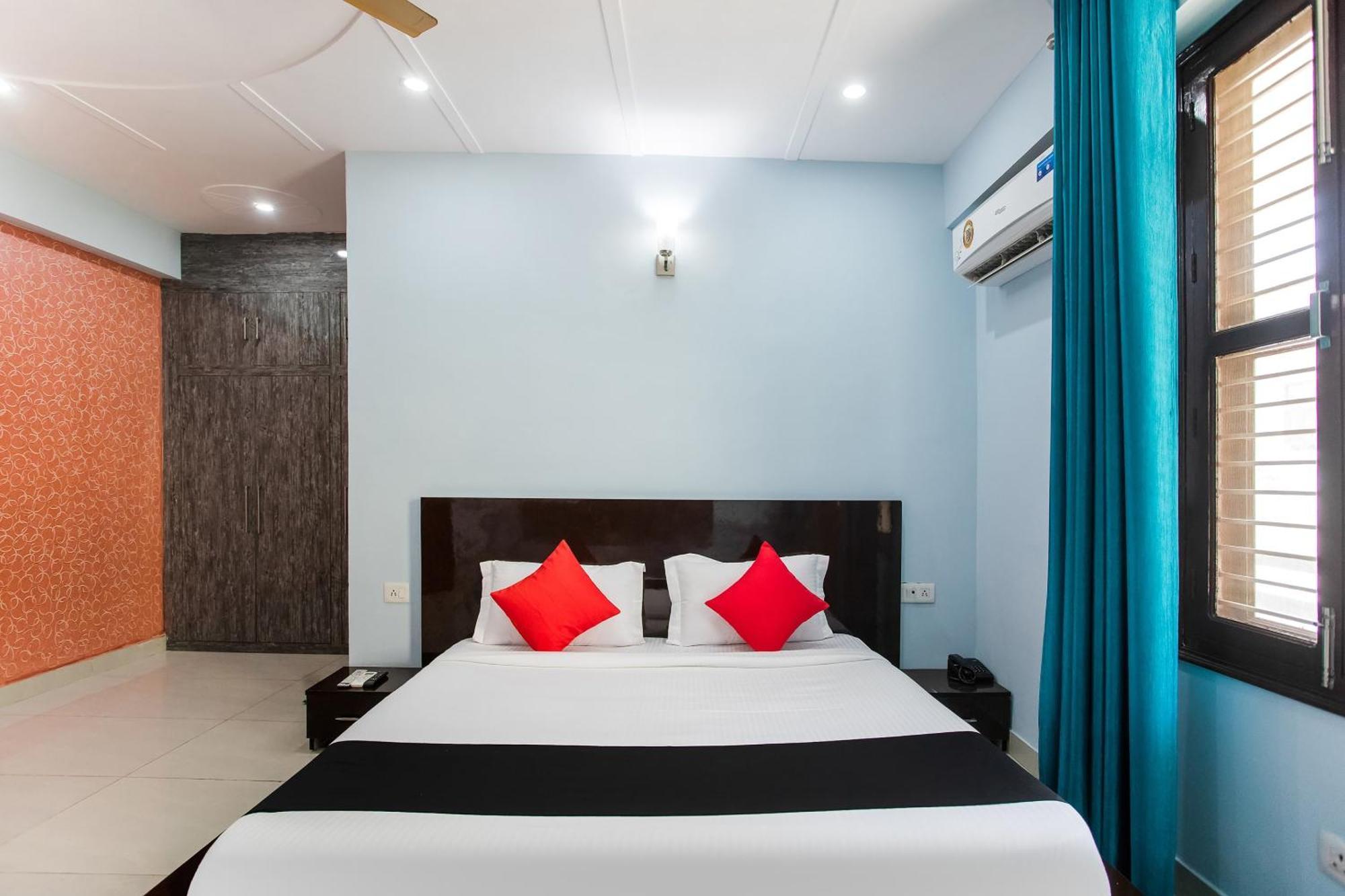 Capital O Harish Residency Hotel Gurgaon Exterior photo