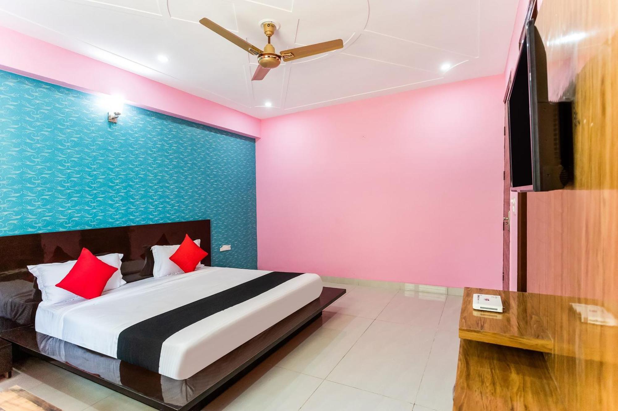 Capital O Harish Residency Hotel Gurgaon Exterior photo