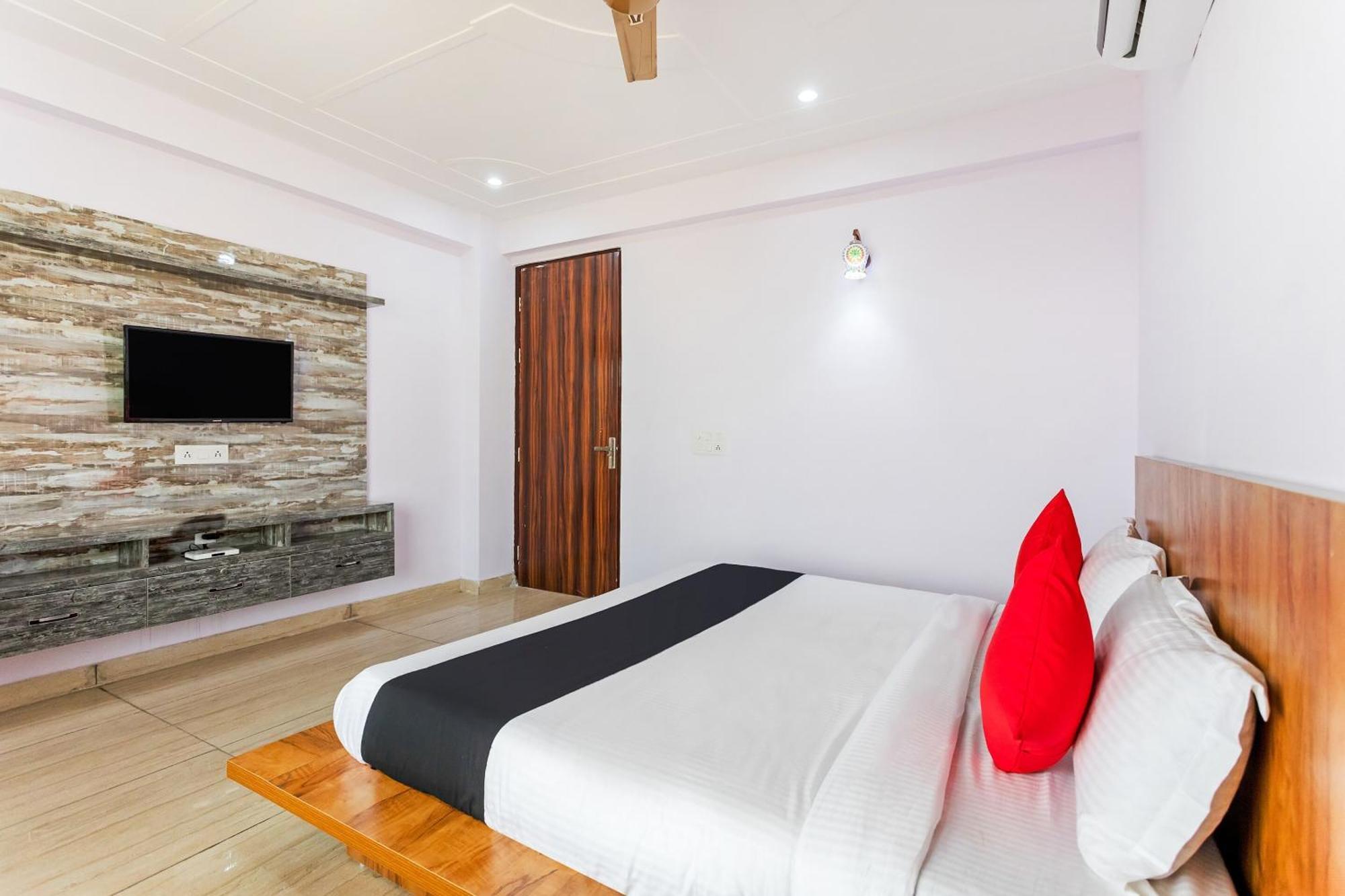 Capital O Harish Residency Hotel Gurgaon Exterior photo